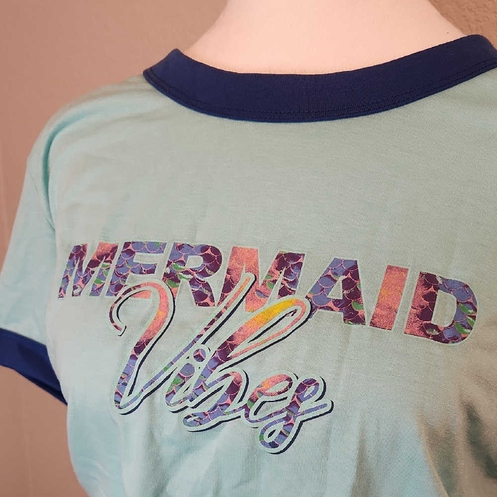 Lularoe Liv Mermaid Vibes Graphic T-Shirt NWT Medium - Picture 2 of 6